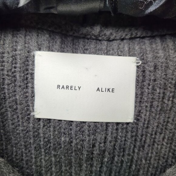 Rarely Alike Hooded Big Sweater Size M - Picture 7 of 13